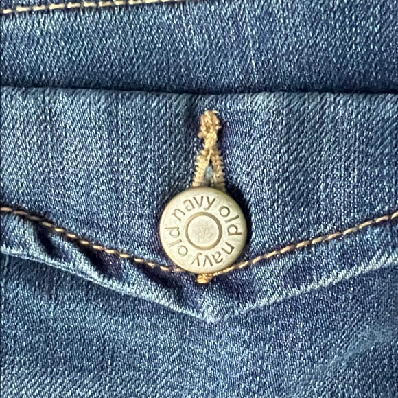 Old Navy “The Flirt” Mid-Rise Capri Women’s Classic Blue Denim Jeans - 8 - Picture 8 of 8